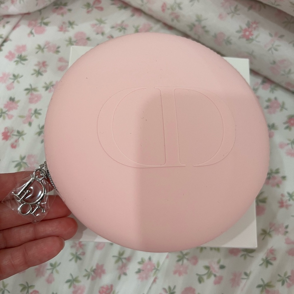 Dior Soft Pink Circular Clutch - Picture 6 of 6